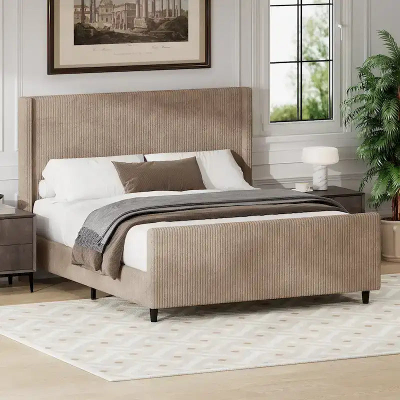 Letto imbottito in velluto a coste con testiera ad alette a righe verticali, pediera, letto a piattaforma a basso profilo, letto a pannello a slitta